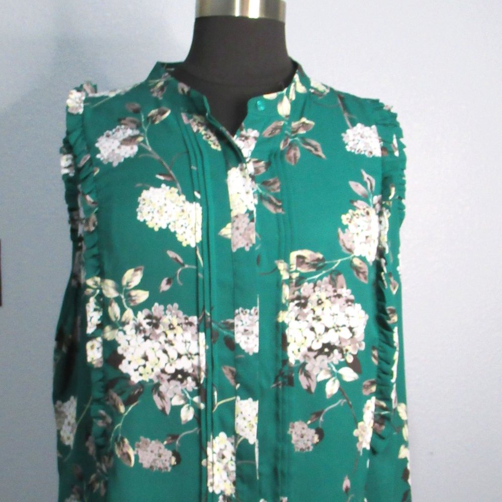 Floral Sleeveless Blouse